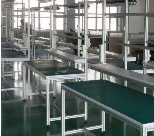 防靜電工作臺主體框架一般采用鋁型材，臺面則采用防靜電防火板或防靜電臺墊