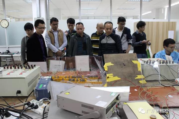 UK工程部經(jīng)理袁華剖析了優(yōu)科檢測認(rèn)證服務(wù)優(yōu)勢、現(xiàn)場解答客戶疑惑、帶領(lǐng)大家觀摩實驗室