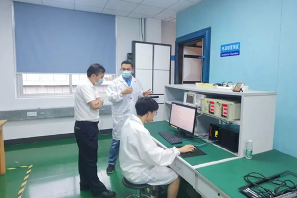 常平鎮(zhèn)鎮(zhèn)長(zhǎng)李中文領(lǐng)導(dǎo)一行蒞臨優(yōu)科參觀指導(dǎo)