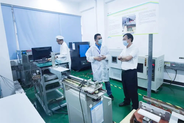 常平鎮(zhèn)鎮(zhèn)長(zhǎng)李中文領(lǐng)導(dǎo)一行蒞臨優(yōu)科參觀指導(dǎo)