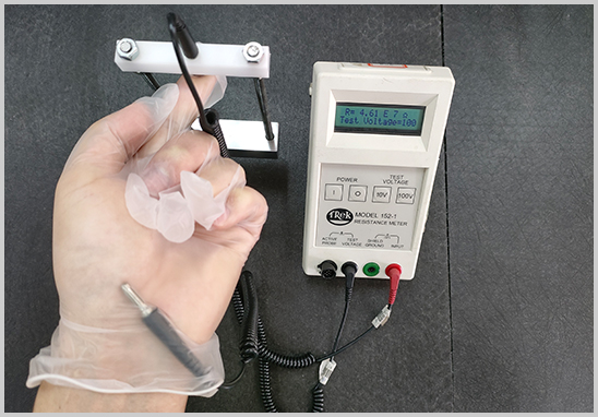 防靜電手套點(diǎn)對(duì)點(diǎn)電阻測(cè)試.jpg